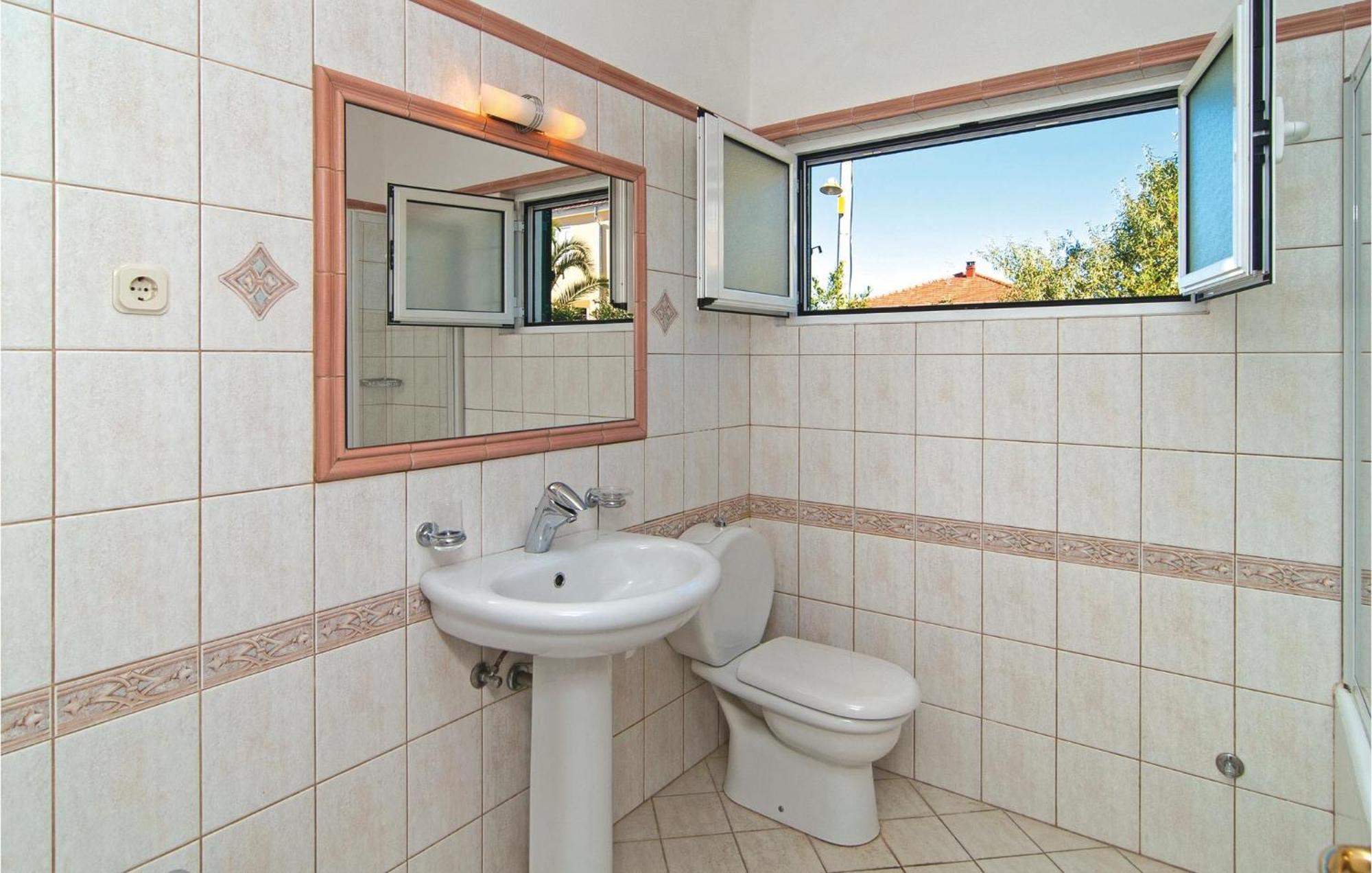 3 Bedroom Cozy Home In スペタル エクステリア 写真