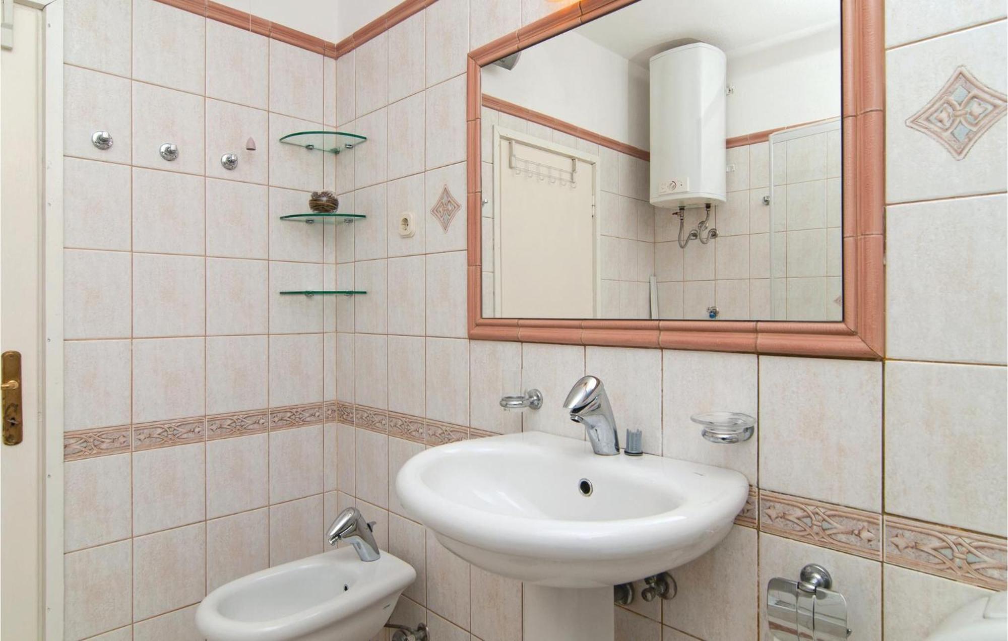 3 Bedroom Cozy Home In スペタル エクステリア 写真
